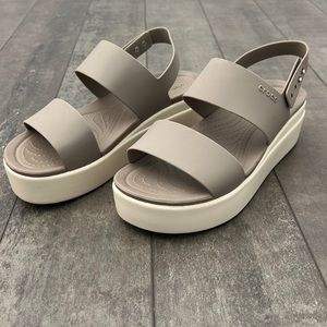 Crocs Brooklyn Low Wedge Sandal in Mushroom Color, size 8 🍄